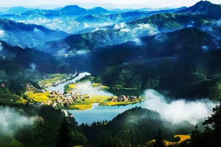 榕江八萬(wàn)山原始森林風(fēng)景區(qū)